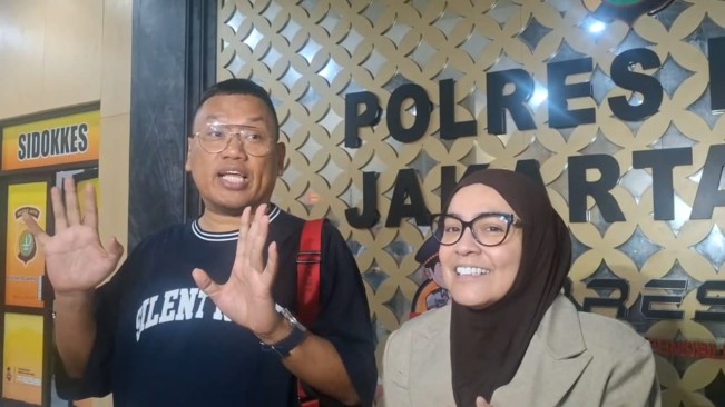 Uya Kuya dan Astrid Kuya ditemui di Polres Jakarta Timur, Rabu (3/9/2025). [FTNews]
